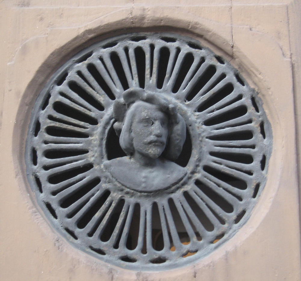 Andlit á vegg © Larus Jón - einkasafn